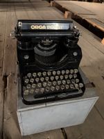 Antike Orga Privat Schreibmaschine
