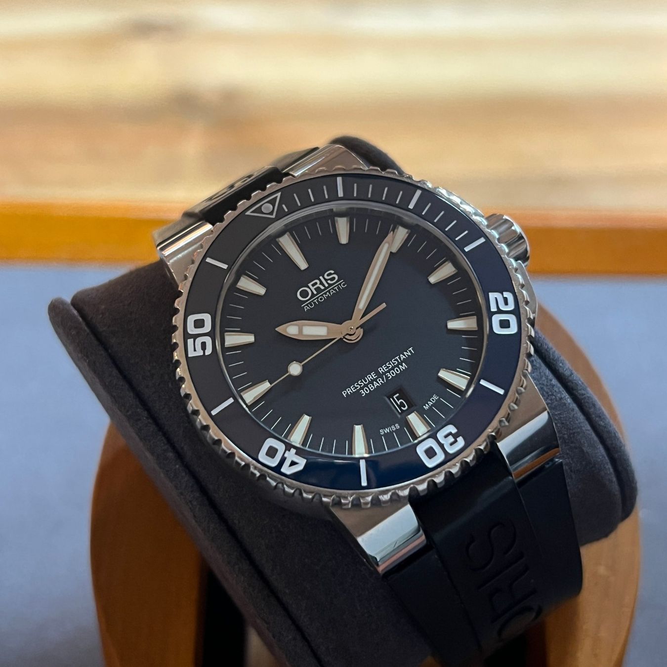Oris Montres: Oris Aquis Date Automatic Black Dial 7653 – D'occasion à Carouge GE par Watchaser 7