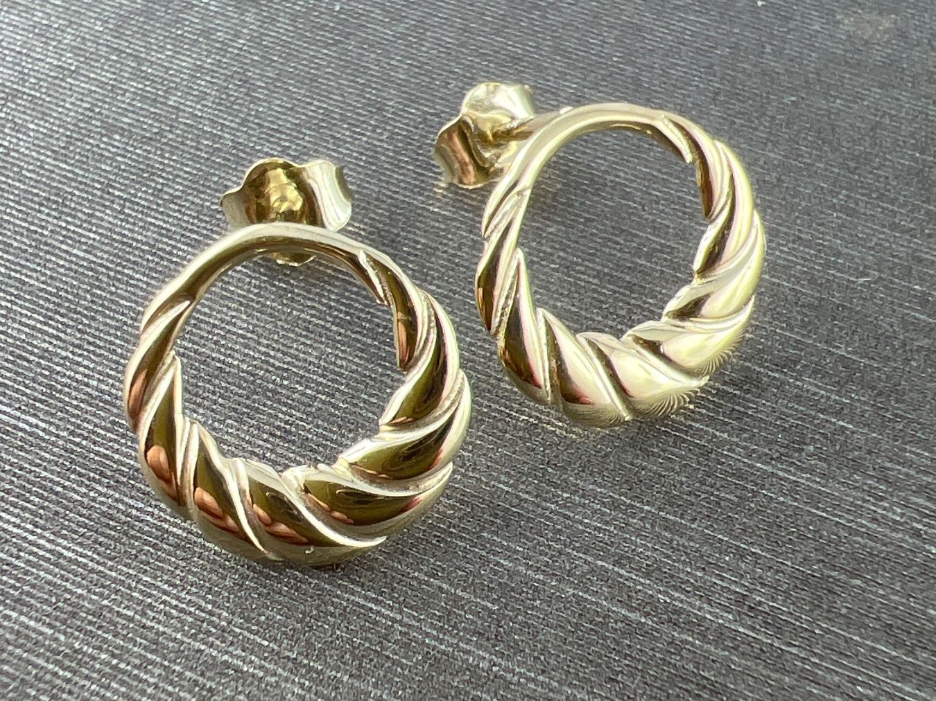 Ohrringe & -stecker: Ohrstecker 375 Gold – Gebraucht aus Niederuzwil von leo_8857 2