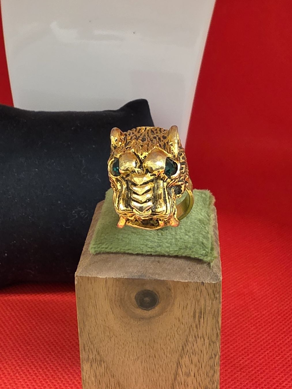 Bagues: Ring Tigerkopf mit Steinen Grösse 56 – D'occasion à Herisau par Antiques.AR