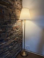 IKEA ÅRSTID Stehlampe – Messing/Weiss