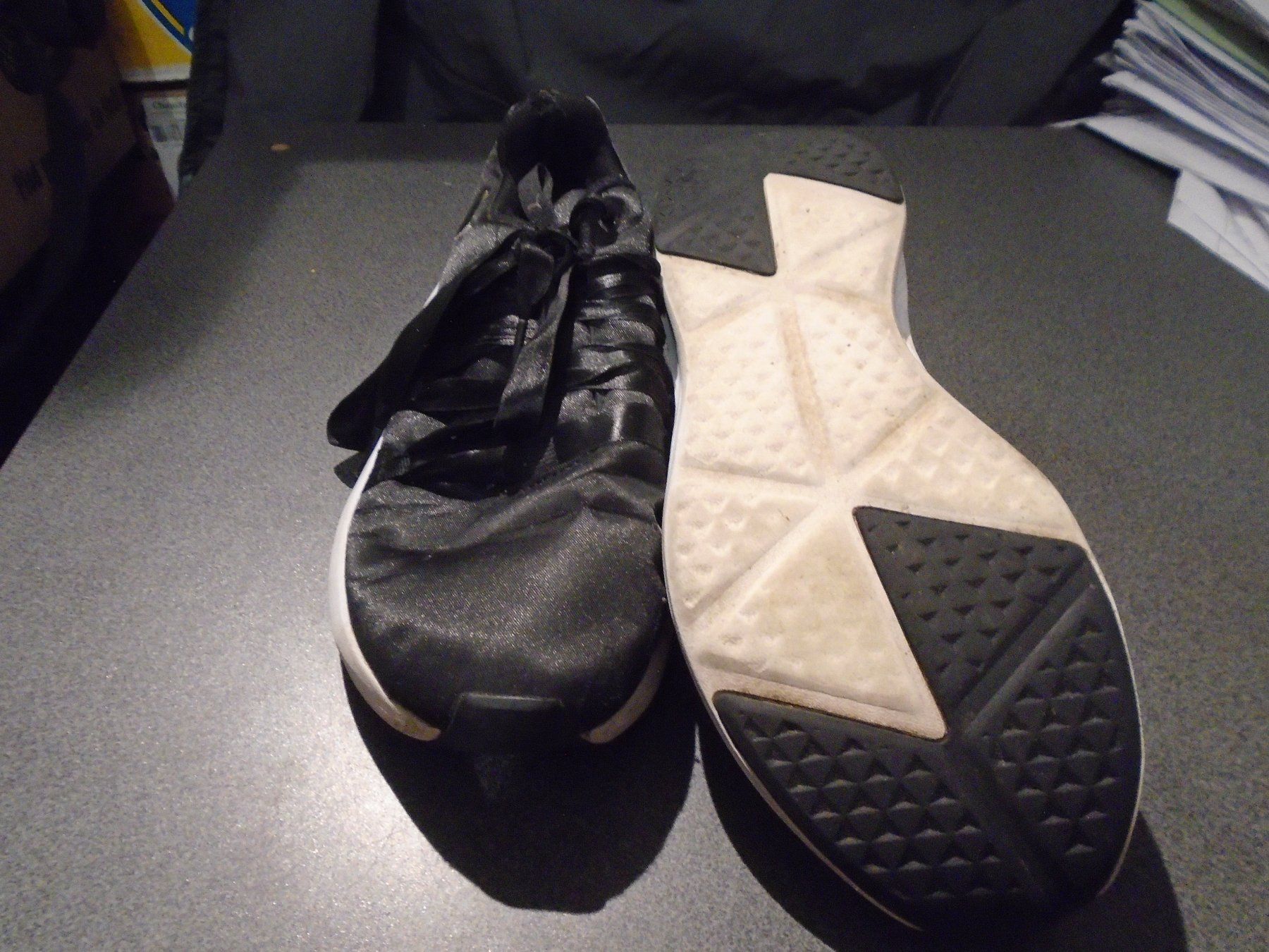 Puma Scarpe da donna: Sneaker Grösse 40, Puma, schwarz/glänzend – Usato da Zürich venduto da Motzkuh