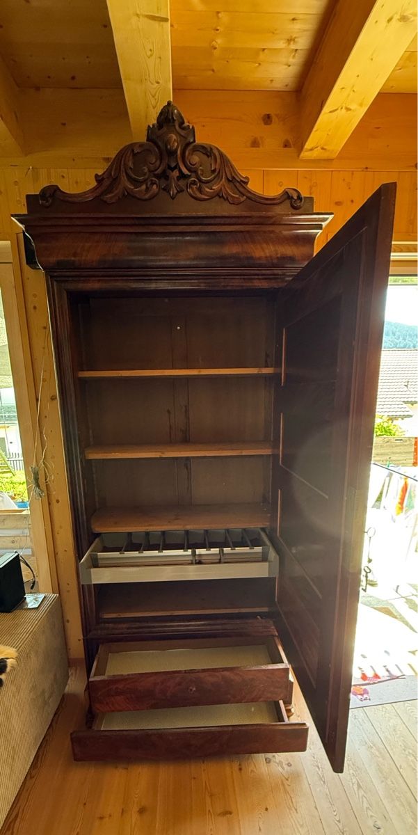 Schränke: Alter Schrank mit Spiegel  – Gebraucht aus Savognin von Moelbys 1