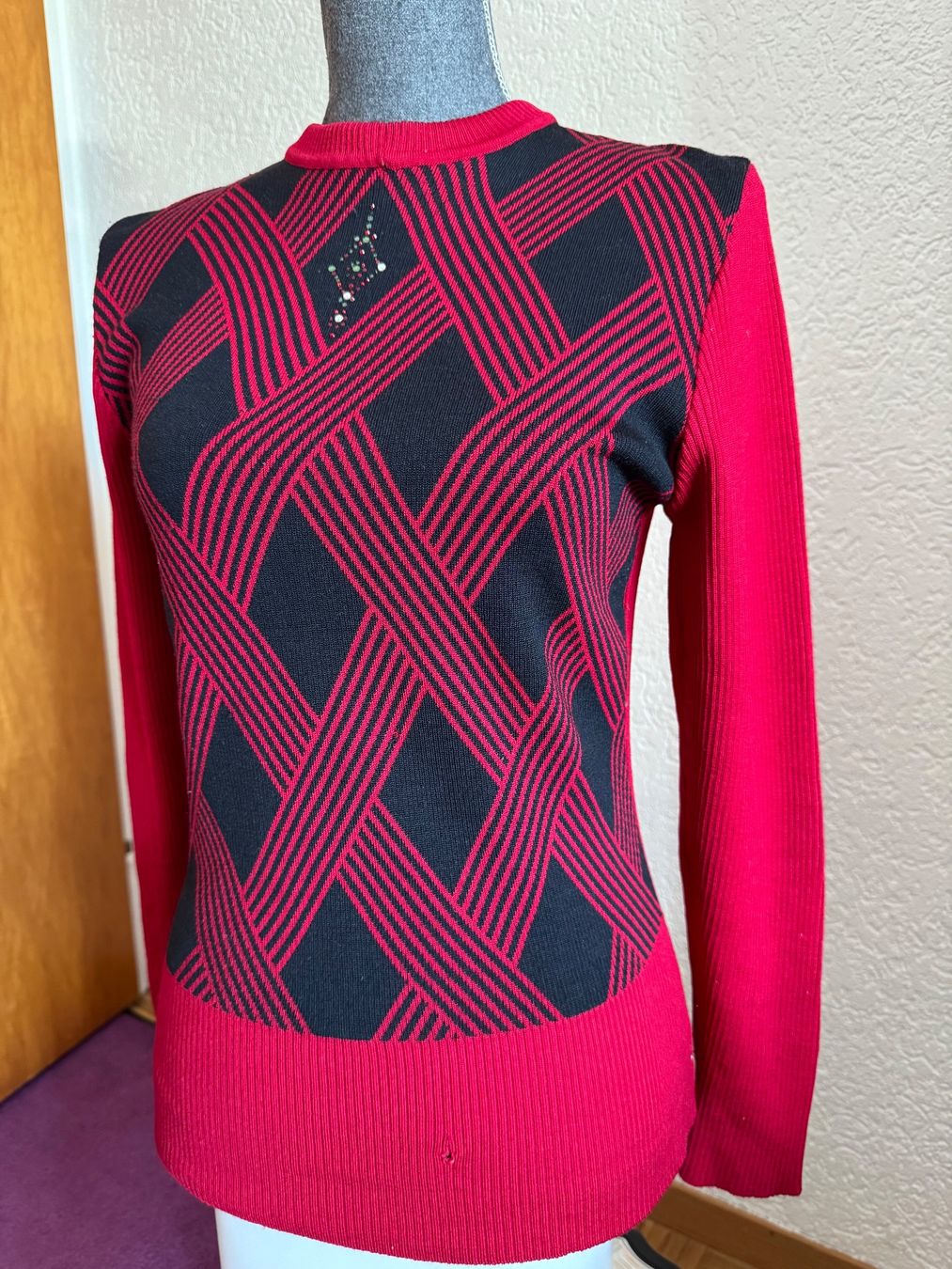 Maglioni & Felpe: Roter Vintage Strickpullover mit Muster Grösse S – Usato da Frenkendorf venduto da Style365 1