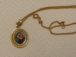 Goldfarbener Anhänger + Kette mit Abbild Madonna mit Kind