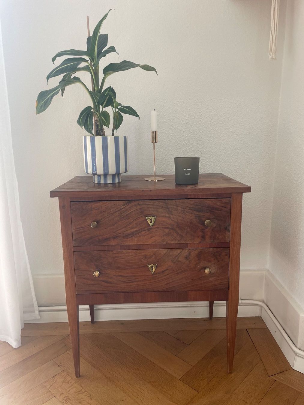 Commodes: Antike Biedermeier Kommode, Nussbaumholz – D'occasion à Bern par geb_hyp6