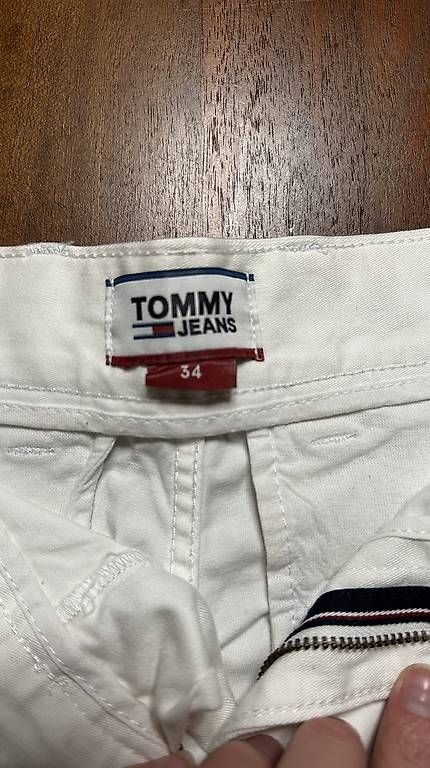 Pantaloni: Shorts Tommy Jeans – Usato da Schlieren venduto da mit_6lx7 1
