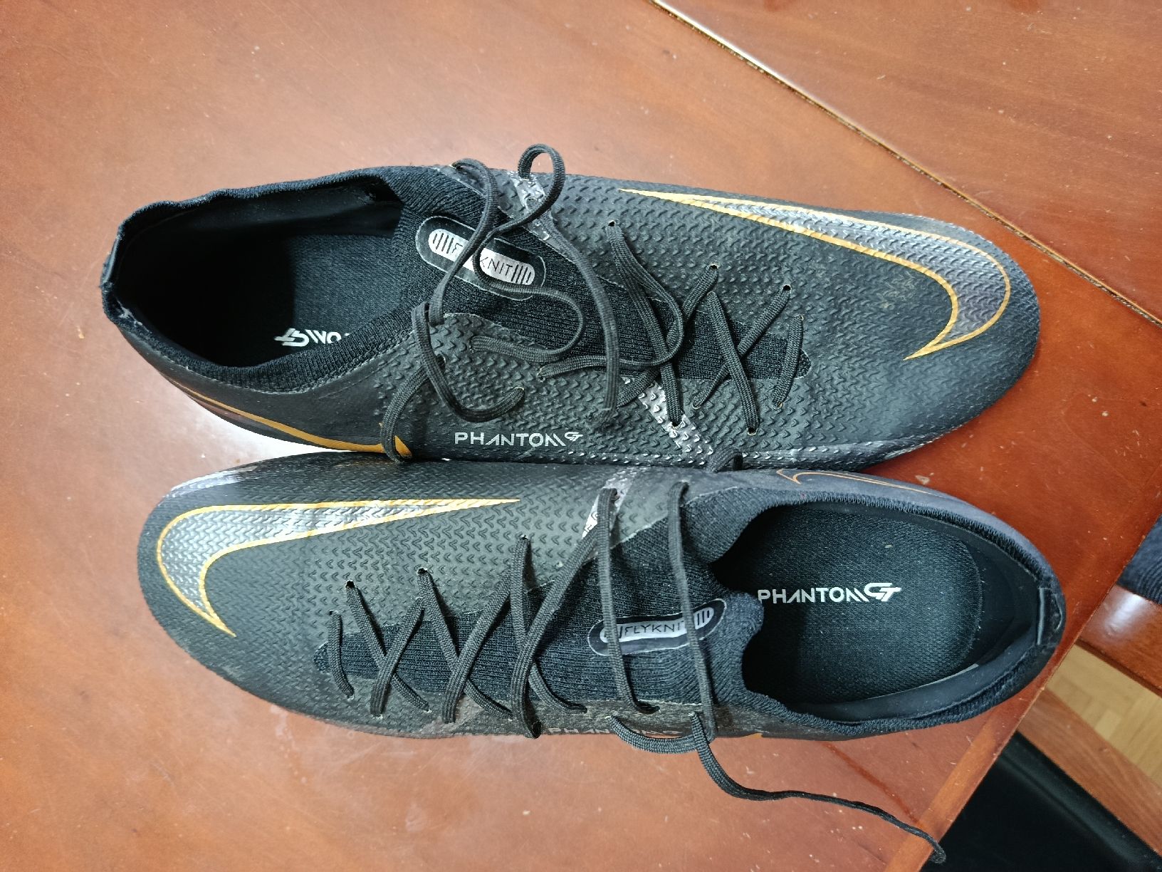 Nike Scarpe da uomo: Lot de 4 chaussures de foot – Nuovo (secondo la descrizione) da Zollikon venduto da eur_p7wf 4