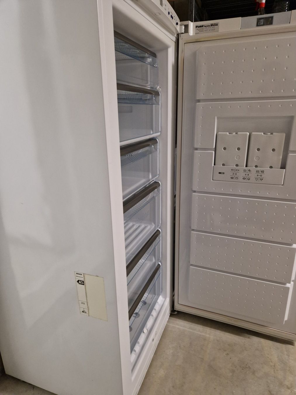 Bosch Gefrierschrank: Bosch Tiefkühlschrank – Gebraucht aus Kappelen von chrome72 1