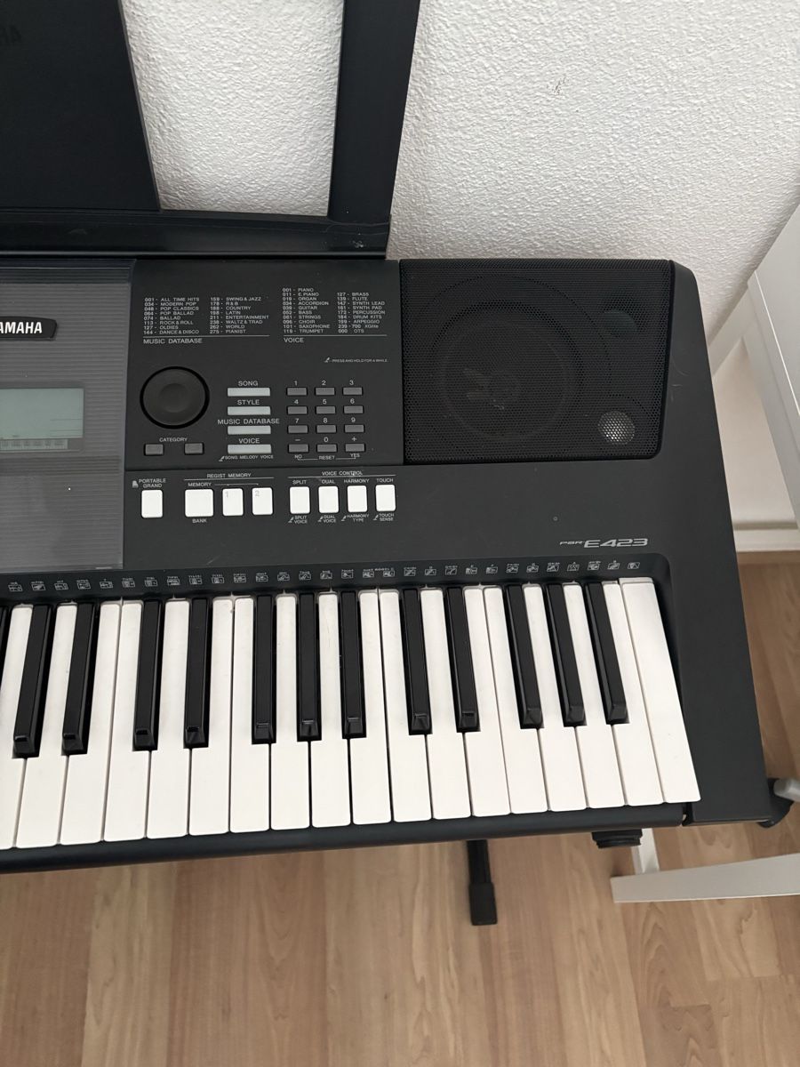 Tastaturen: Clavier Yamaha PSR-E423 bon état – Gebraucht aus Pieterlen von Adarela 1
