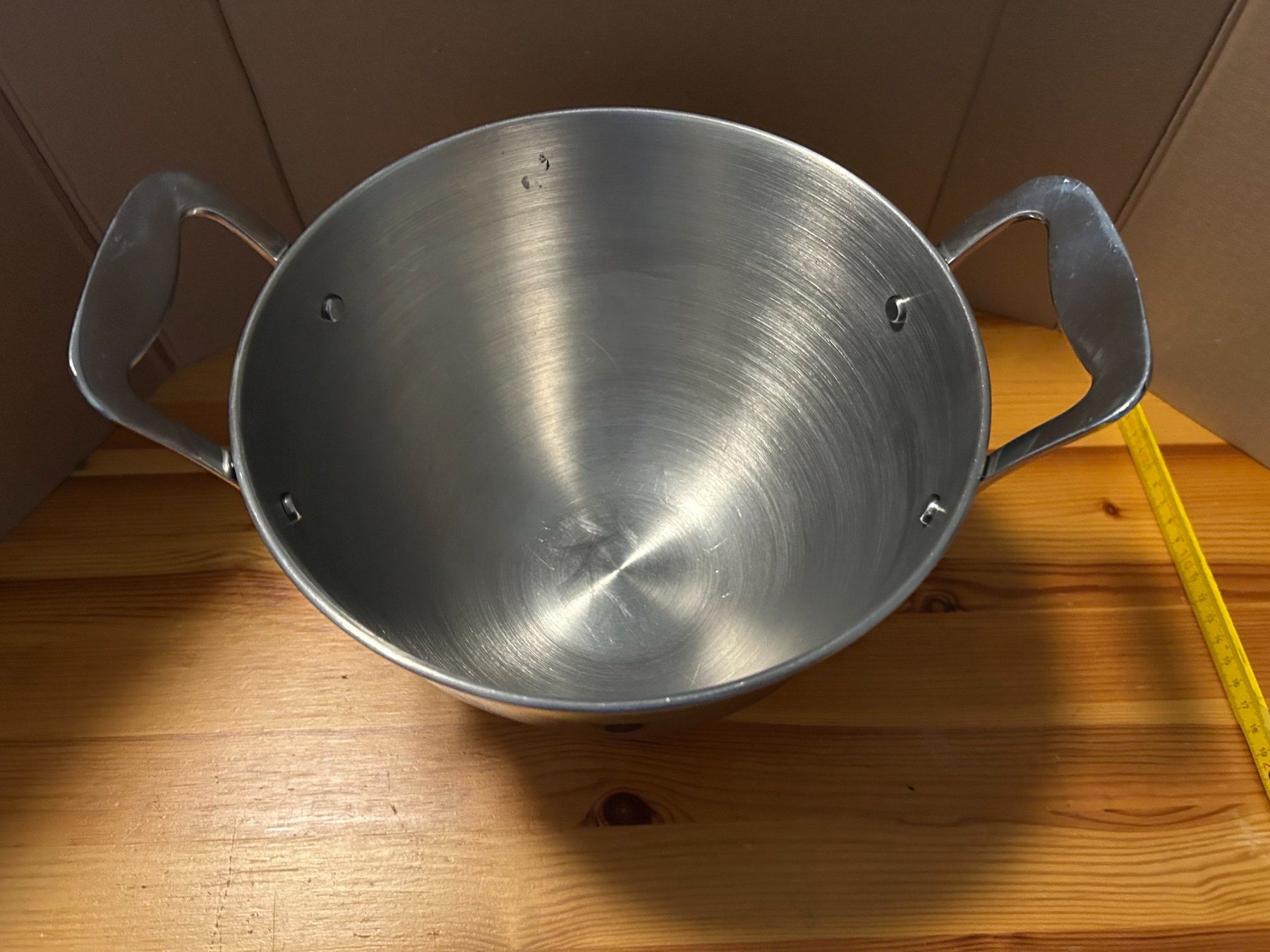 Ciotole: Edelstahlschüssel mit Henkeln Durchmesser 24cm – Usato da Bern venduto da Fireblades 1
