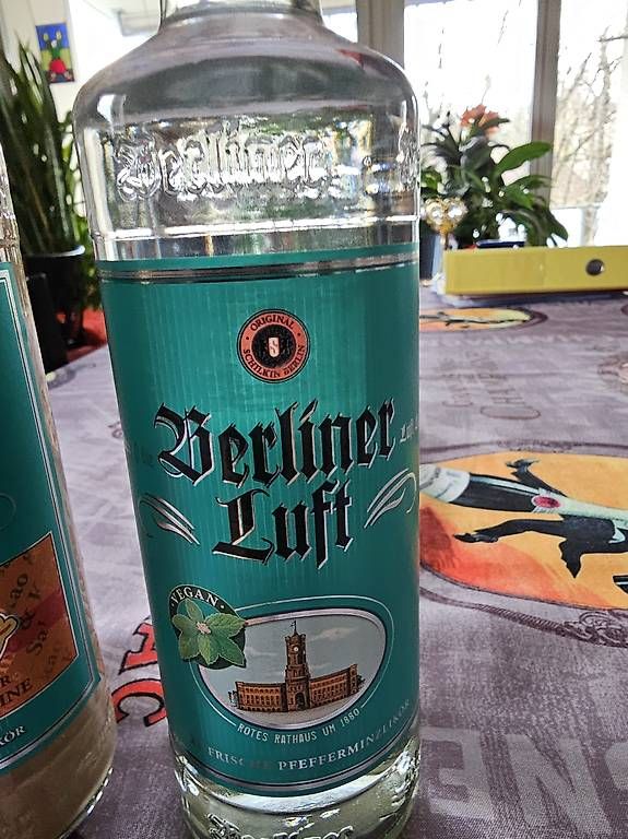 Spiritueux: 1 Flasche BERLINER LUFT Pfefferminz Likör Schoko – D'occasion à Binningen par Oberpfeiffe 3