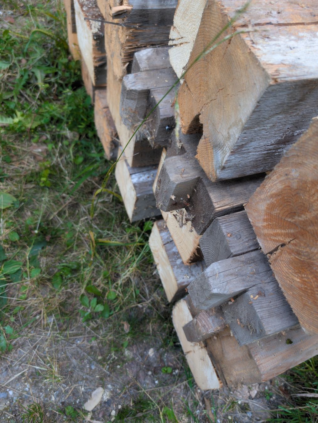 Holzartikel: Rustikale Altholbalken – Gebraucht aus Schlatt TG von _holzdesignbbq 2