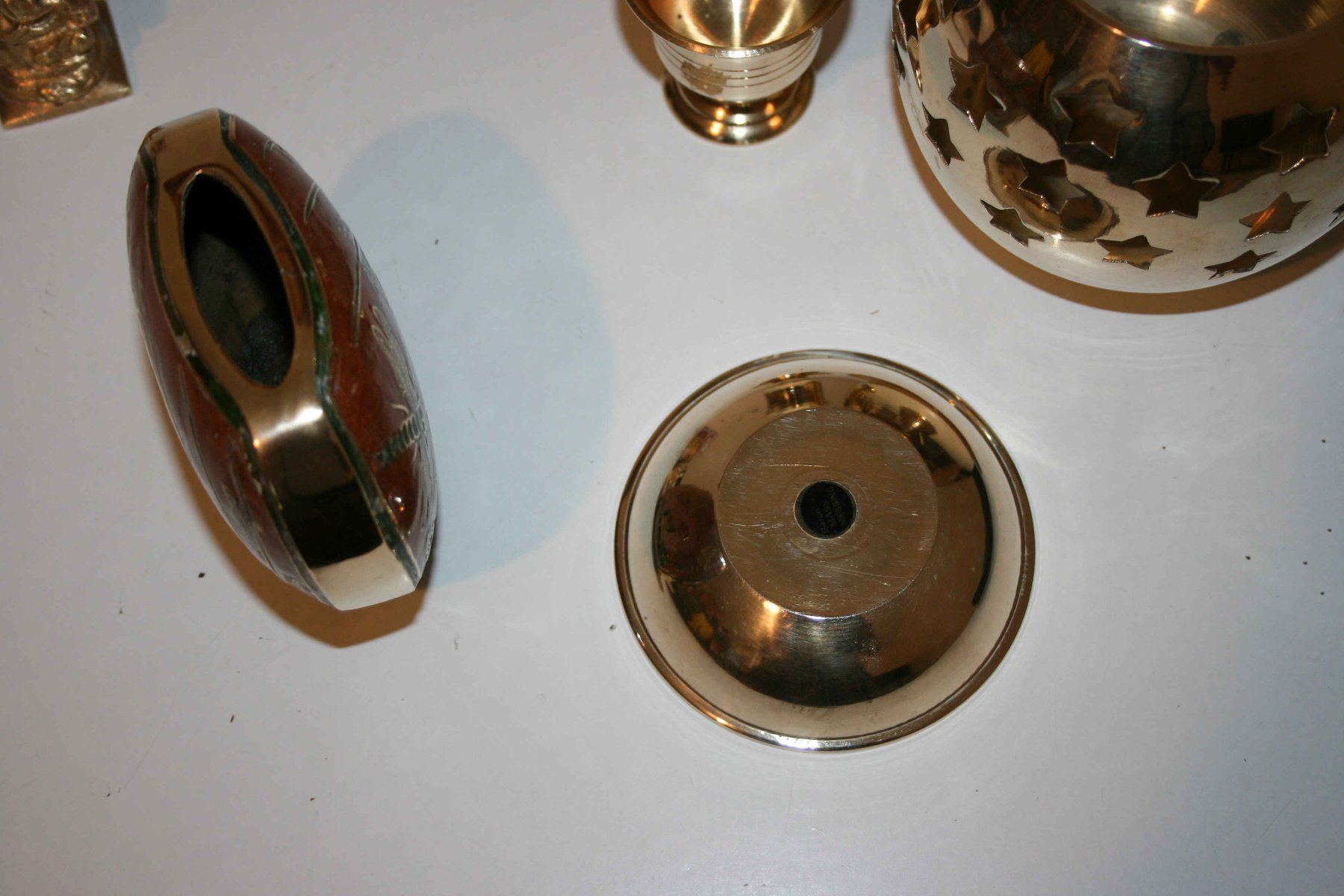 Tutte le decorazioni: 9 teilantike Messing Dinge, Kelch, Kerzenständer usw. – Usato da Cadenazzo venduto da Mikeshop 9