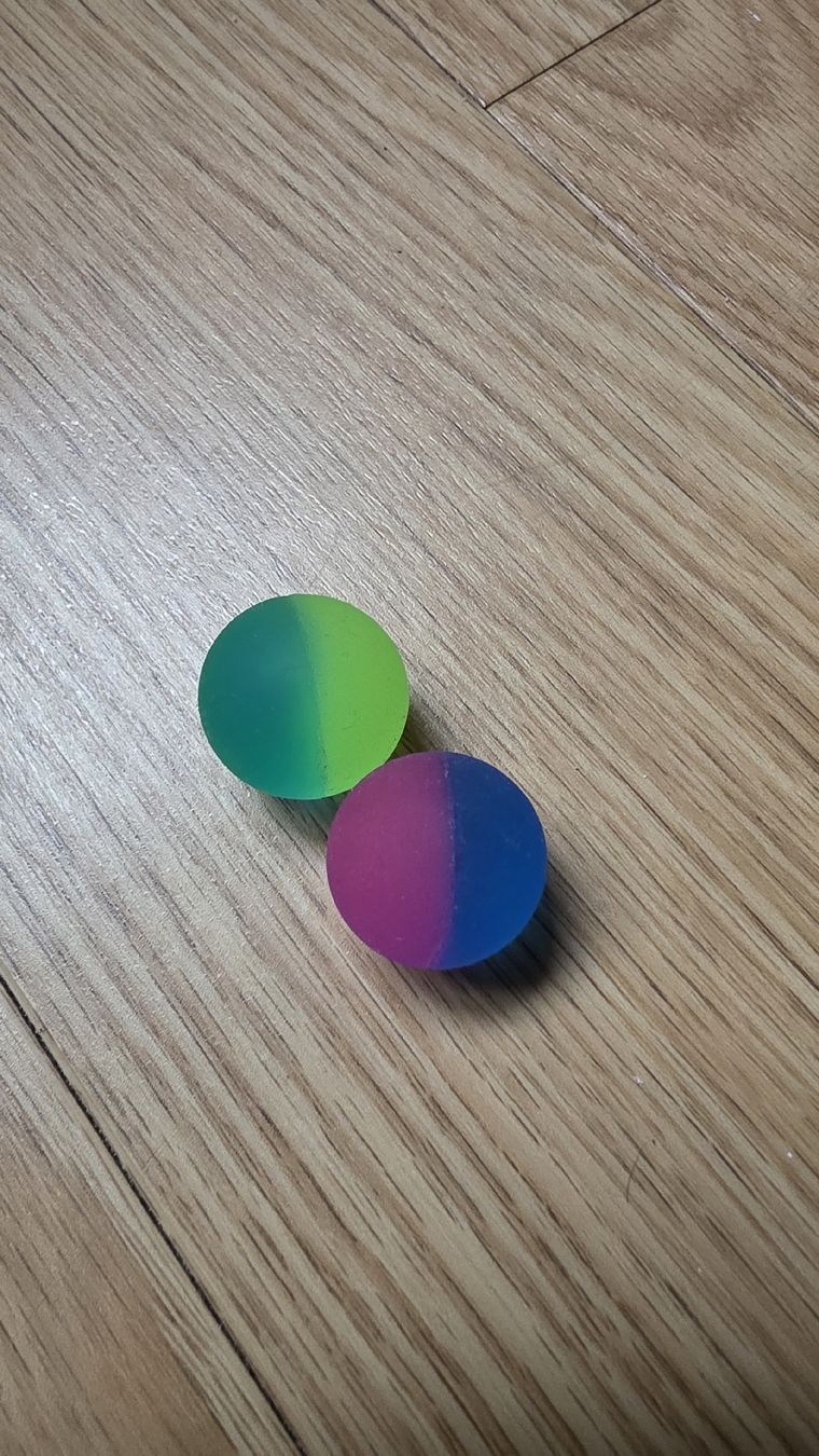Spielzeuge: 4 Springbälle - Flummis – Neu (gemäss Beschreibung) aus Egerkingen von flo_7r8x 1