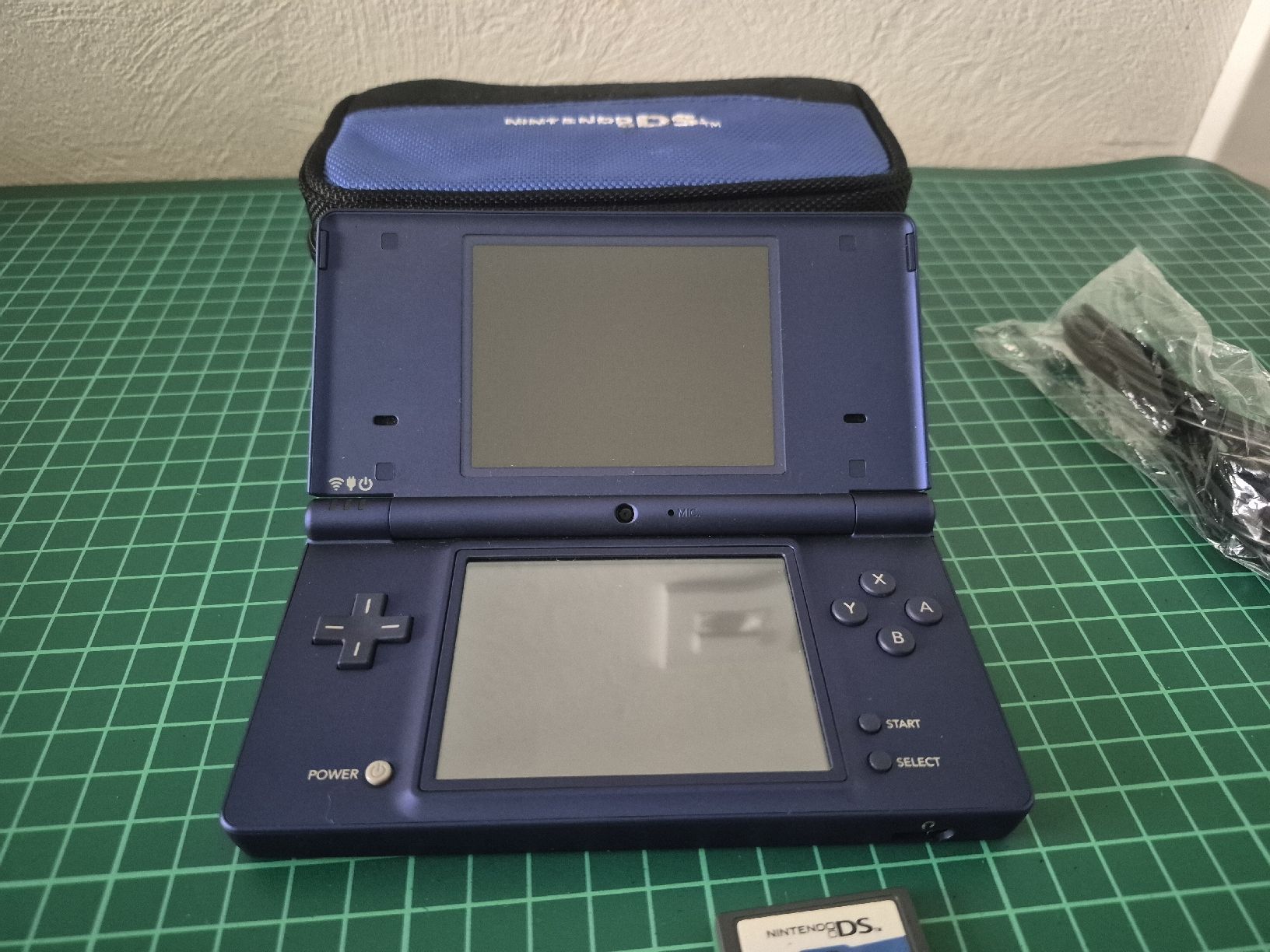 Nintendo Console: Nintendo DSi Console Bundle w/ Case and Charger - Blue – Usato da Meyrin venduto da Retro-GZ 1