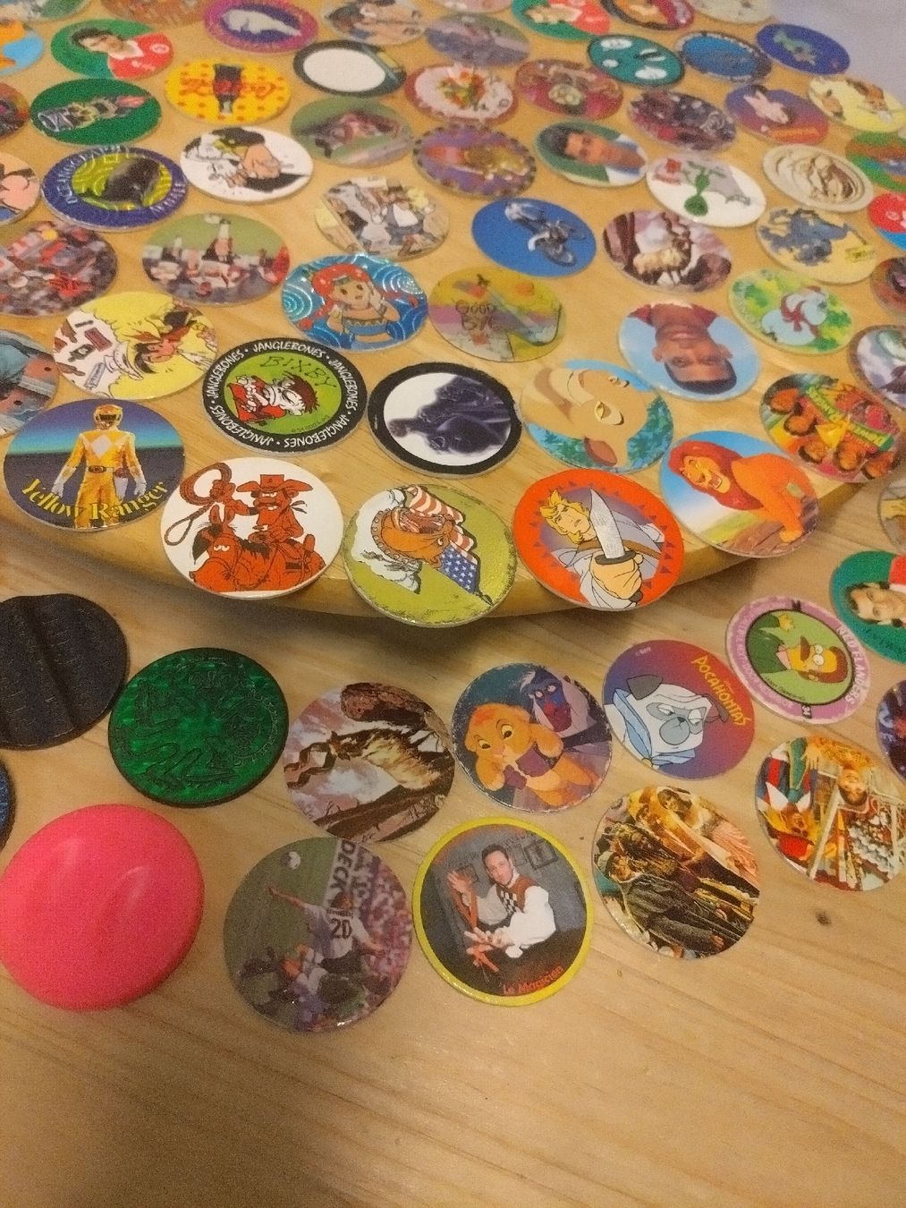 Jeux: Lot de pogs caps etc. – D'occasion à Farvagny-le-Grand par LaCaverne 5