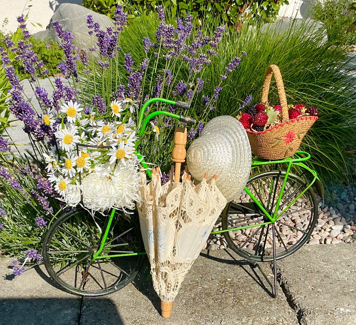 Giocattoli: WUNDERSCHÖNER HANDBESTICKTER PUPPENSCHIRM – Usato da Zell LU venduto da Silvermemory 5