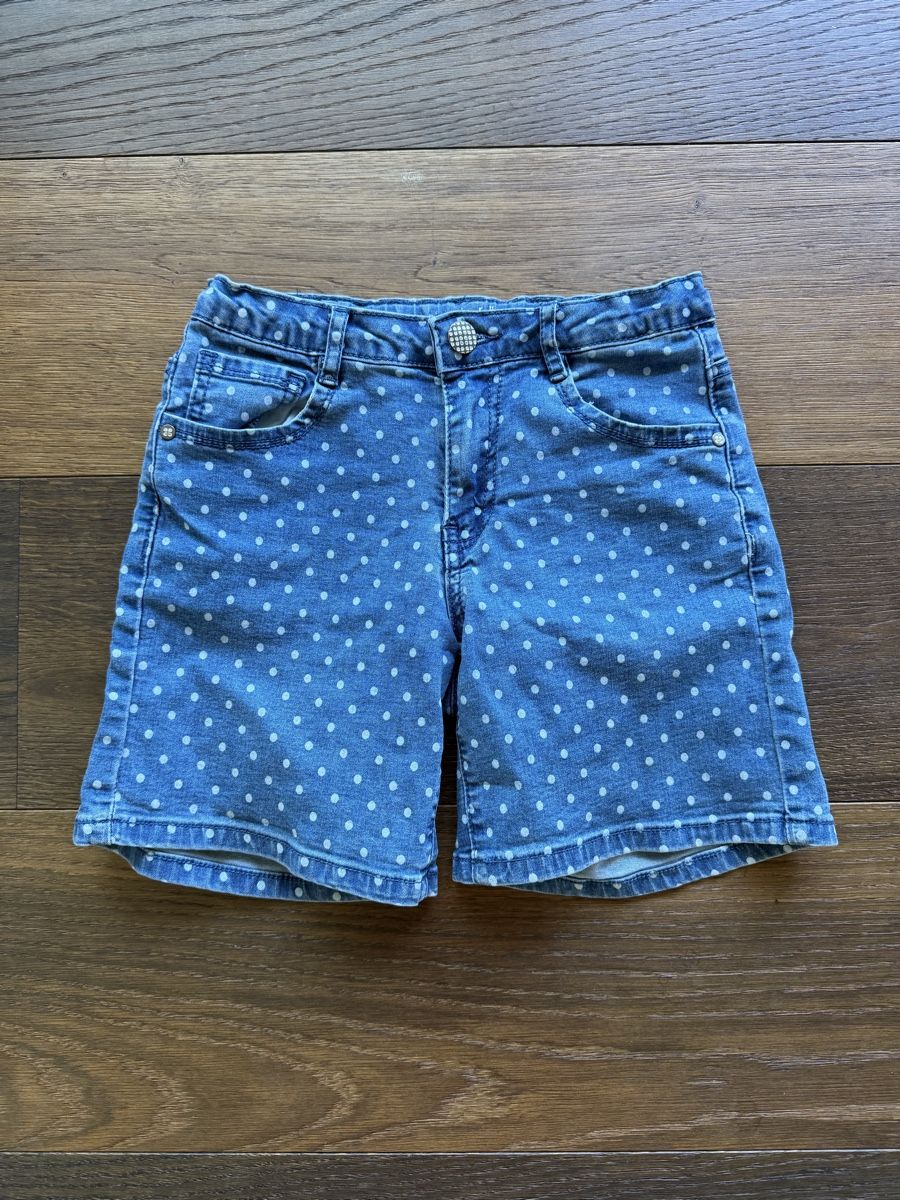 Pantalons: Shorts Mädchen  – D'occasion à Pfäffikon ZH par aveo14