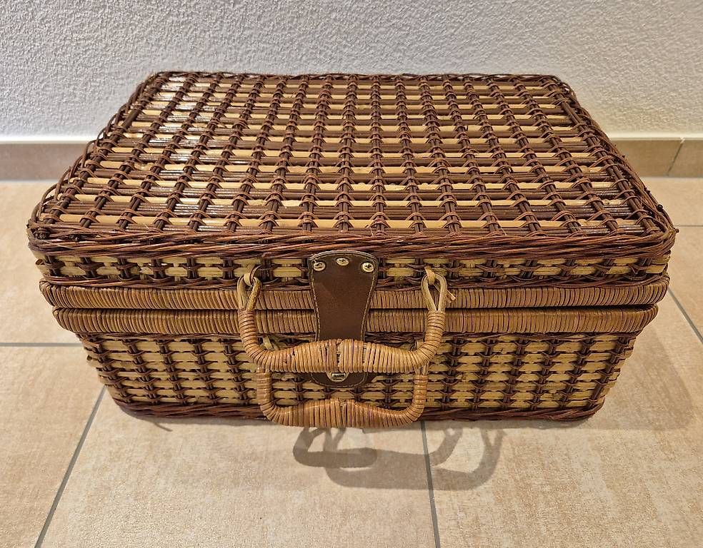 Sonstiges für Haushalt & Wohnen: Picknick-Korb mit Zubehör – Gebraucht aus Härkingen von dan_f6ty 2