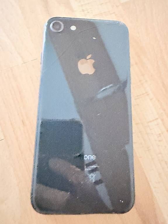 Telefoni cellulari / Smartphones: iPhone 8  64 GB  Schwarz  mit Originalverpackung – Usato da Zürich venduto da leo_zx2x 1