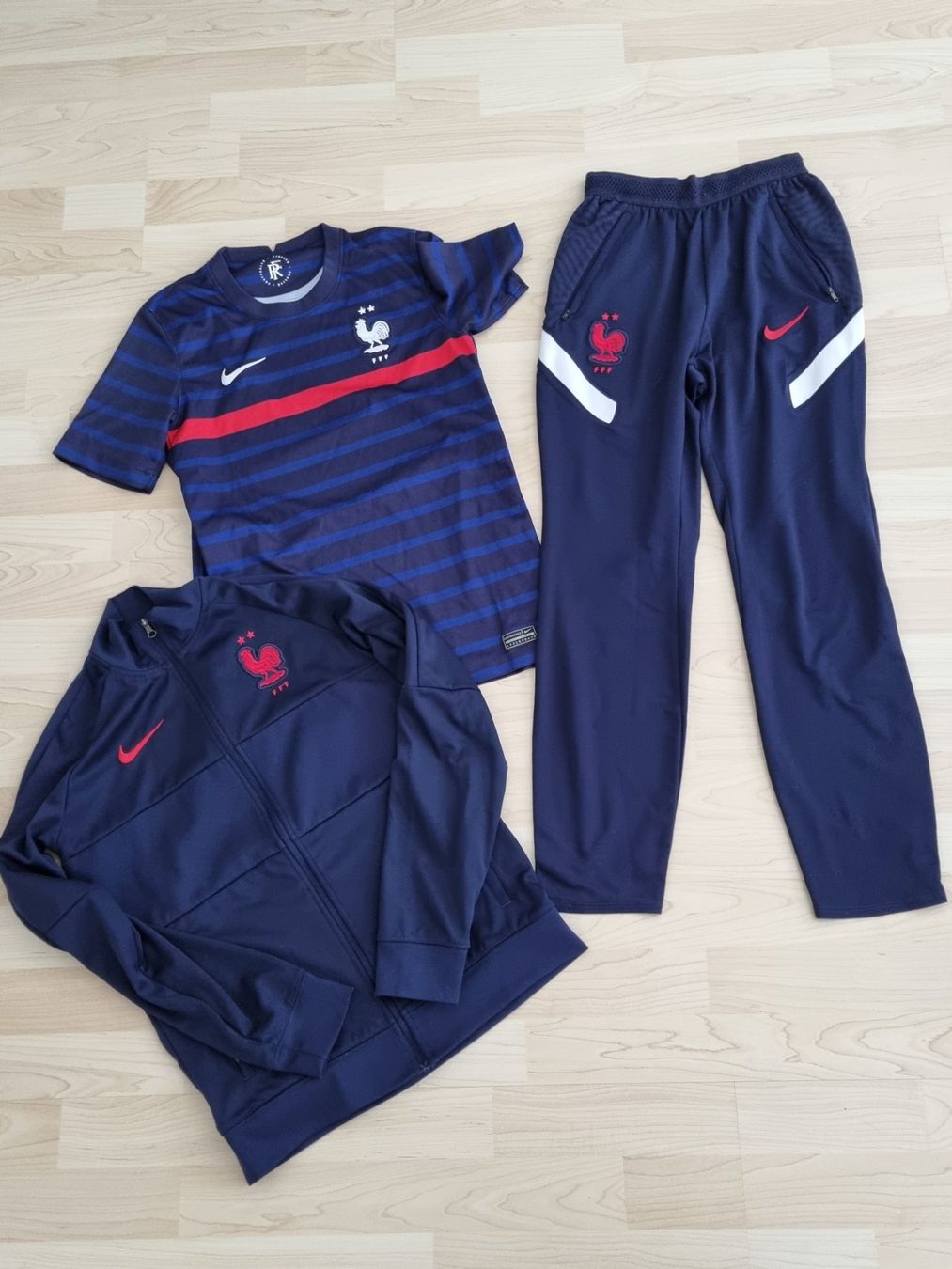 Nike Leibchen & Hosen: Nike Frankreich Trikot und Trainer – Gebraucht aus Würenlos von Nigginiggi