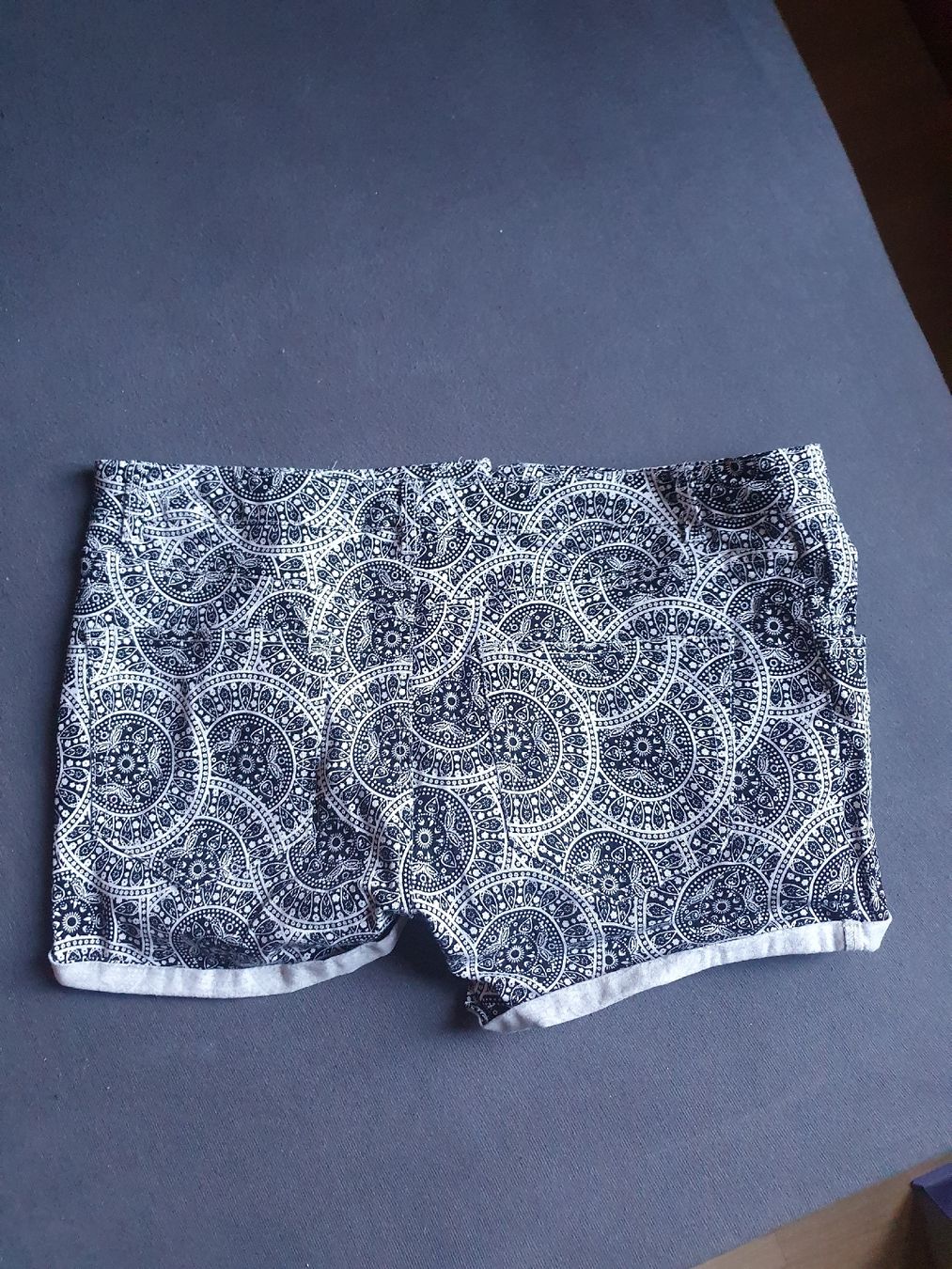 Pantaloni: Shorts mit coolem Boho-Muster – Nuovo (secondo la descrizione) da Wimmis venduto da hel_m26m 1