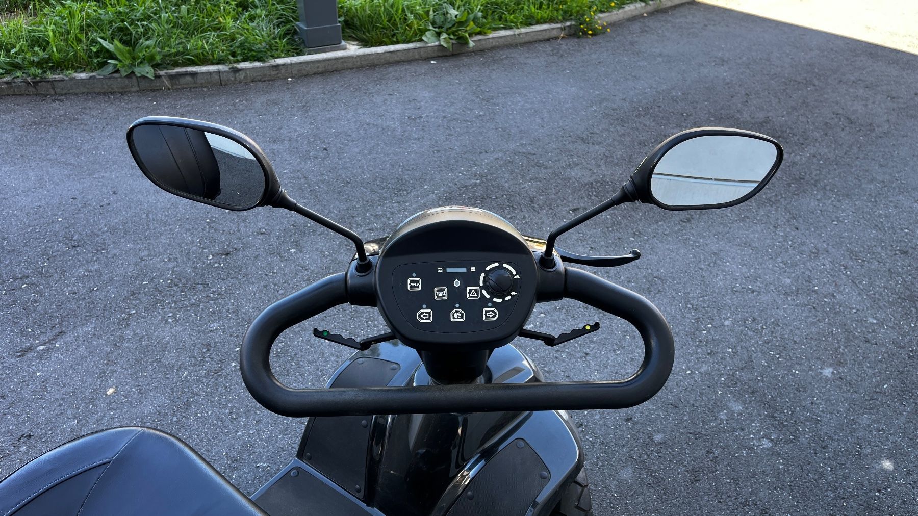 Voiturettes électriques: Seniorenfahrzeug elektrisch – D'occasion à Hägglingen par Ncc1701e 3