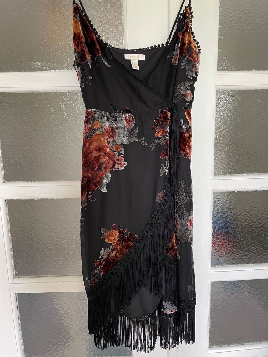Kleider: Robe noire à fleurs Forever 21, taille M, avec franges! – Neu (gemäss Beschreibung) aus Vuippens von ale_6gkb 1