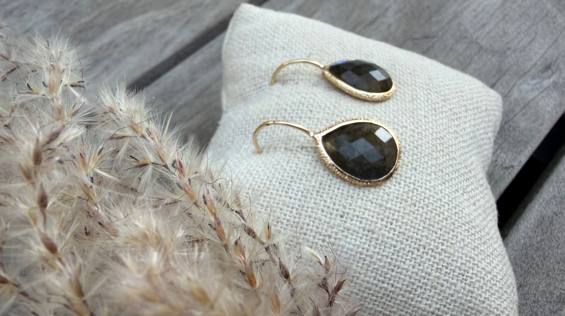 Orecchini pendenti & Orecchini a lobo: Edle LABRADORIT Ohrhänger vergoldet – Nuovo e nell'imballaggio originale da Rombach venduto da Ivreajewels 2