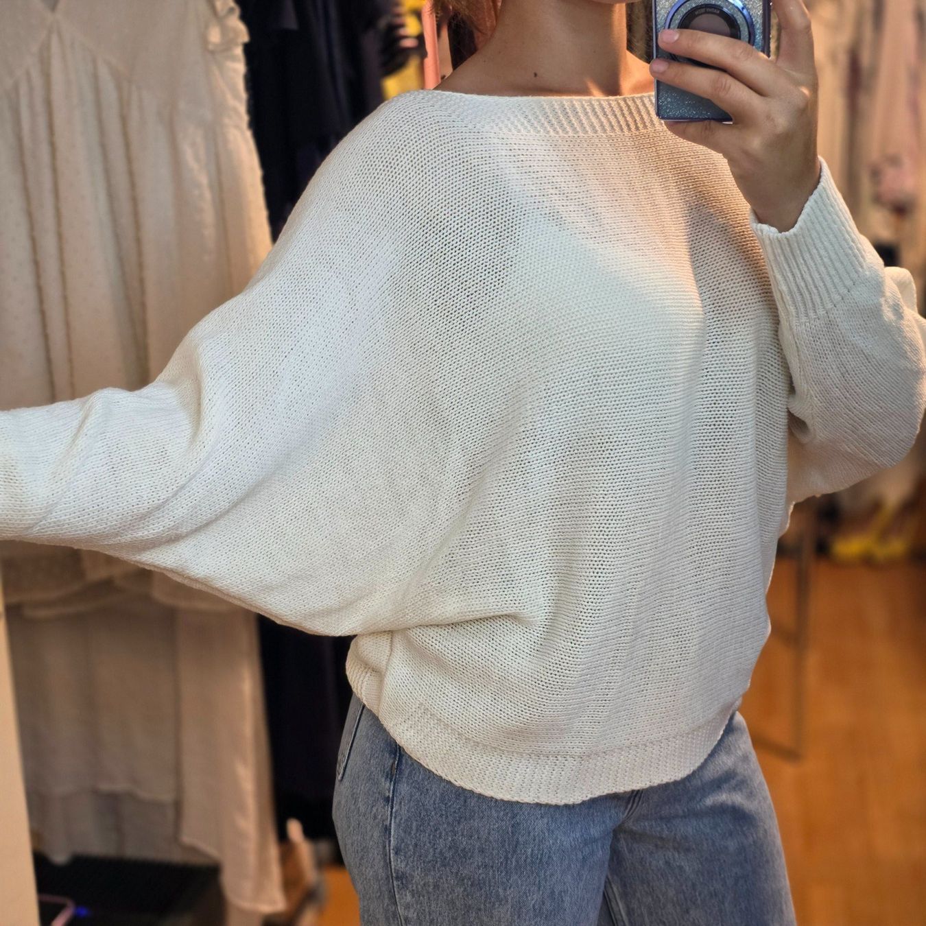 Pulls & Sweat-shirts: Fledermaus Pullover Creme M/L Schleife Rücken Oversize – D'occasion à Wald ZH par CapLux