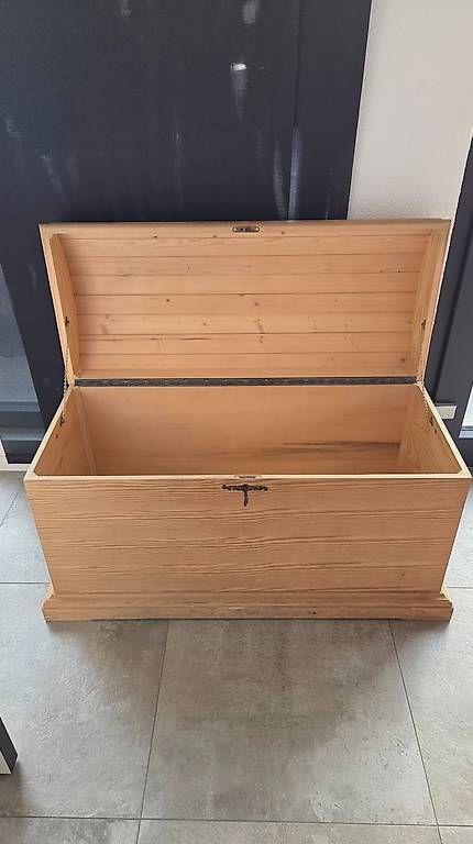 Truhen: Coffre en bois – Gebraucht aus Cressier NE von jhm_v2w9 1