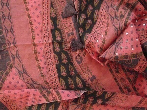Foulard & Sciarpe: INDISCHER SCHAL - FABRIKNEU - LETZTES STÜCK – Nuovo (secondo la descrizione) da Honau venduto da sainj