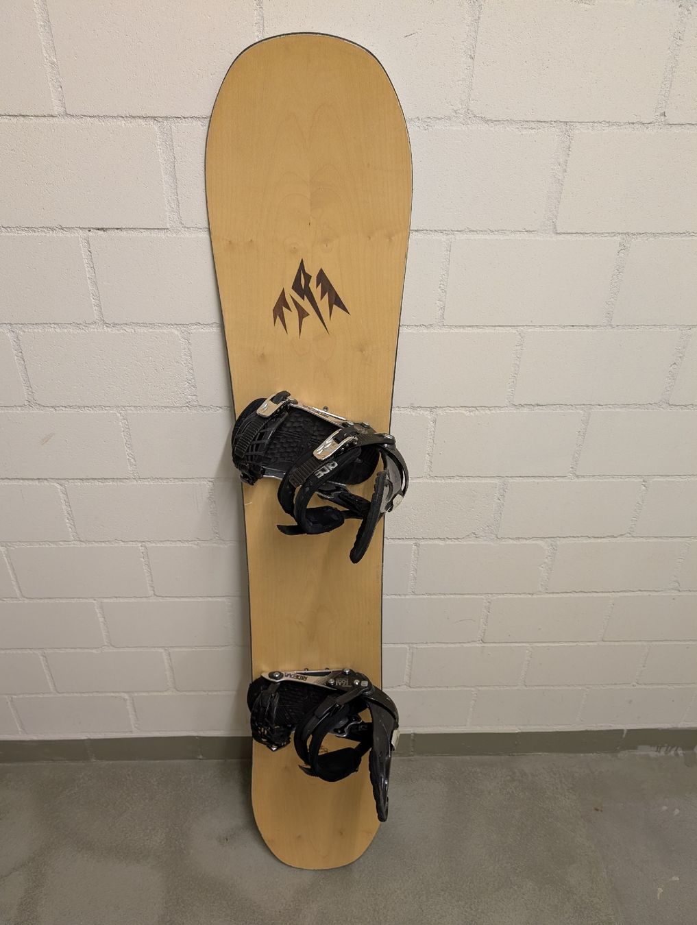 Jones Board: Jones Women's Flagship 156 mit einer Ride DVA Bindung – Usato da Gümligen venduto da Tsalem