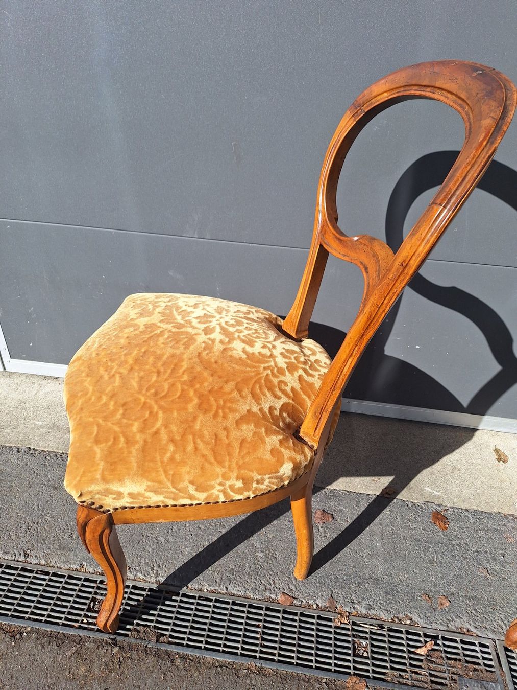 Stühle: 6 STÜCK NUSSBAUM LOUIS-PHILIPPE ESSSTÜHLE – Gebraucht aus Huttwil von Kunterbuntli 2