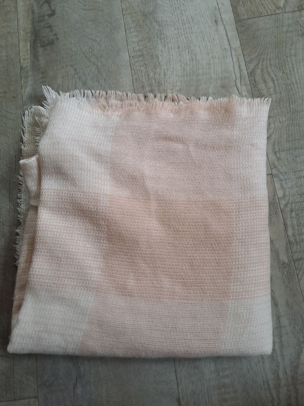 C&A Foulard & Sciarpe: Leichter Schal C&A zartrosa Fransen – Usato da Rickenbach LU venduto da bishiida 3
