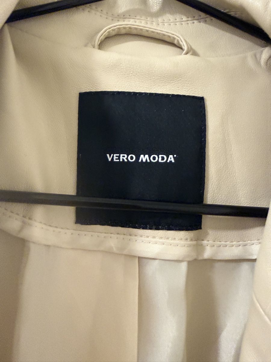 Completi & Tailleur: Vero Moda Blazer, beige, Grösse XS, Lederoptik – Nuovo (secondo la descrizione) da Bern venduto da fab_tx65 2