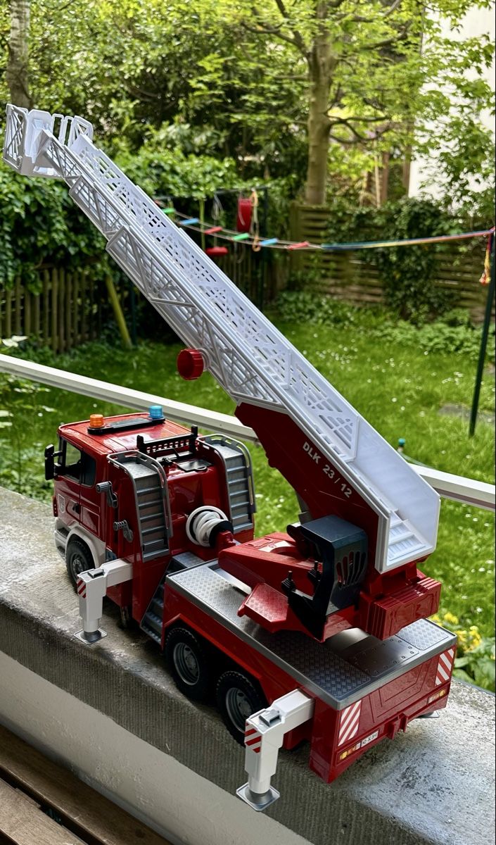 Bruder Giocattoli: BRUDER Feuerwehrauto – Usato da Zürich venduto da Lena.17 1