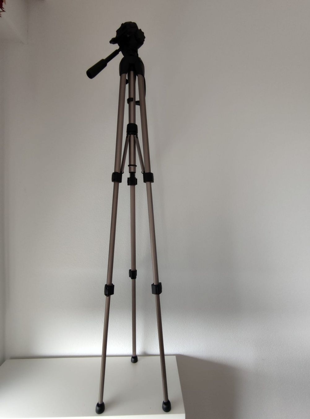 Hama Treppiedi & Teste: Kamera-Stativ HAMA Star 62 mit Tragetasche + Mini Stativ – Usato da Fribourg venduto da Elyngwen 4