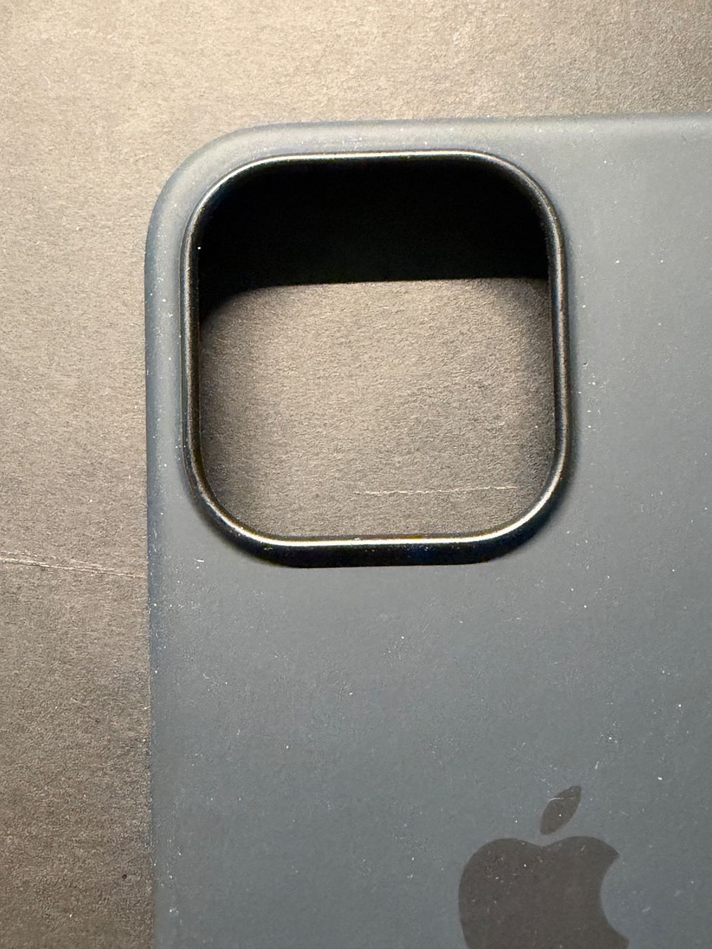 Apple Covers & Schutzfolien: Silicon Case iPhone 16 Pro Max – Gebraucht aus Arlesheim von auktio999 5