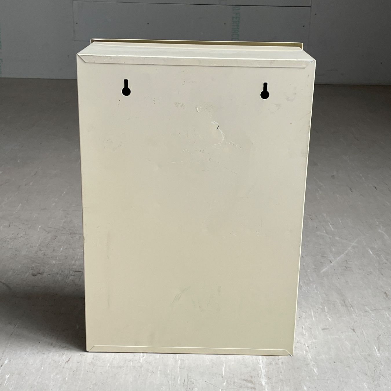 Armadi: 1950er MEWA Apotheker Schrank – Usato da Bern venduto da Modern-Era 9