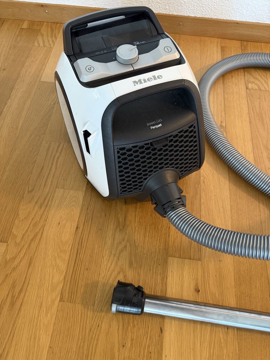 Miele Aspirapolveri & Accessori: Miele Boost CX1 Parquet Staubsauger – Usato da Zug venduto da MC2CC 2