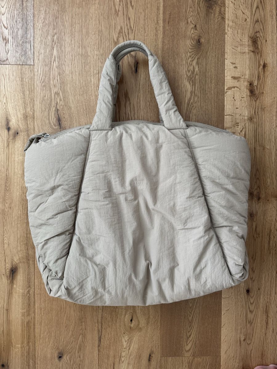 Arket Borse da donna: Arket Oversized Puffy Tote Bag – Usato da Interlaken venduto da fbnscl