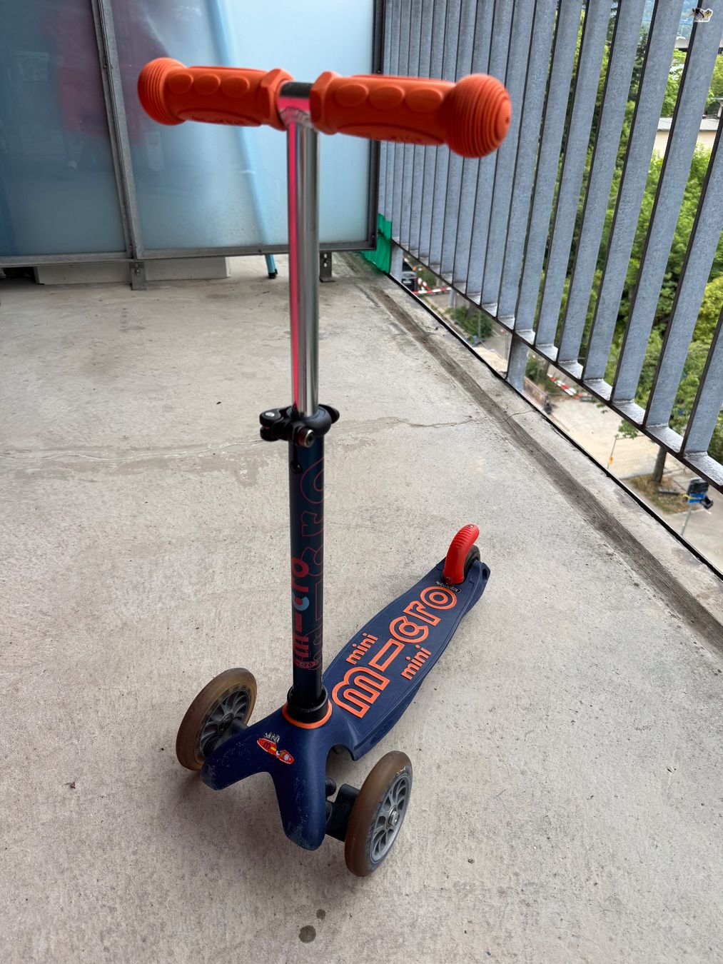 Micro Véhicules pour enfants: Micro Mini Deluxe Kinder-Trottinett – D'occasion à Zürich par mario_st 1