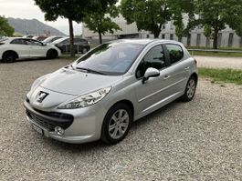 Peugeot 207 1.6 16V steht in Belp/BE