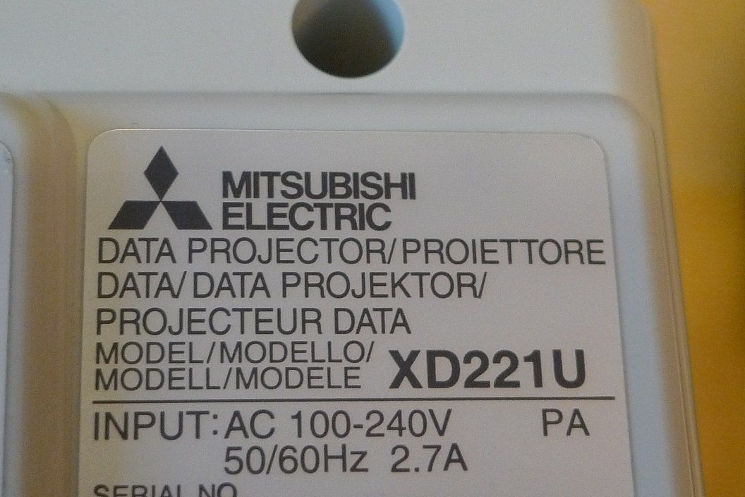 Mitsubishi Videoprojektoren: Beamer Mitsubishi-XD221U – Gebraucht aus Bern von bn1640 5
