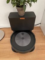 iRobot Roomba j7+ mit automatischer Absaugstation