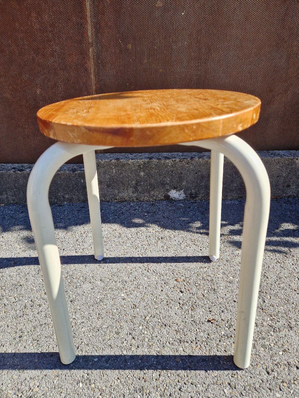 Hocker: Robuster Hocker Metall/Holz – Gebraucht aus Teufen AR von ShelbyGT500SS