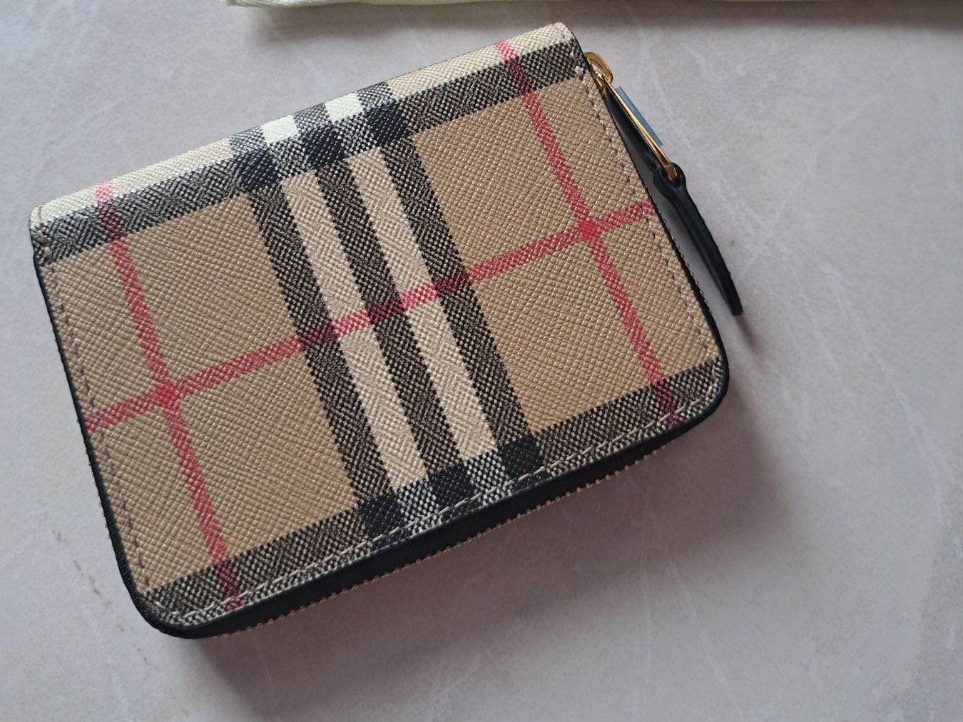 Burberry Portafogli: Burberry Zip Wallet – Nuovo e nell'imballaggio originale da Saas Grund venduto da IvanaXY 1