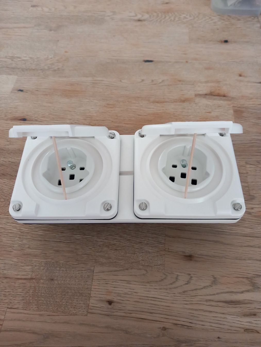 Spine: UP Nasssteckdose T25/T25 – Nuovo e nell'imballaggio originale da Thun venduto da Beroshop 1